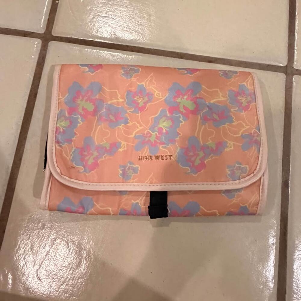 Nine West Floral Hanging Toiletry Bag -NEW
